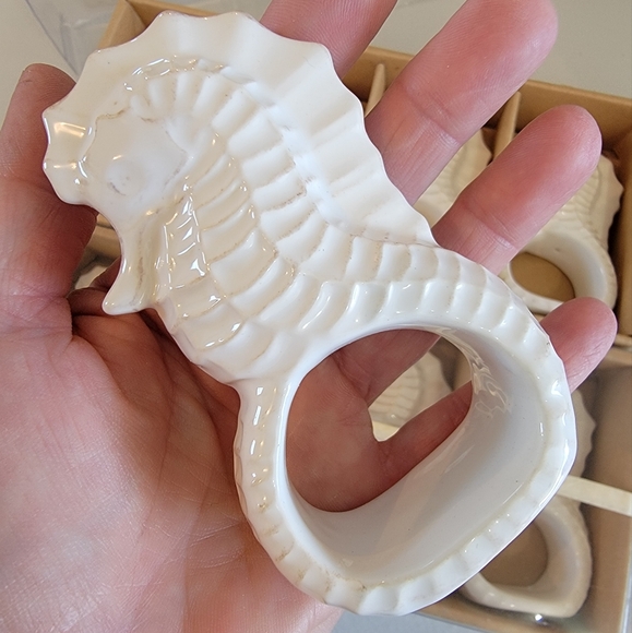 FANCY TH@T GIFT & DECOR ♡ 2 Set of 4 White Sea Horse Napkin Rings - Picture 2 of 8